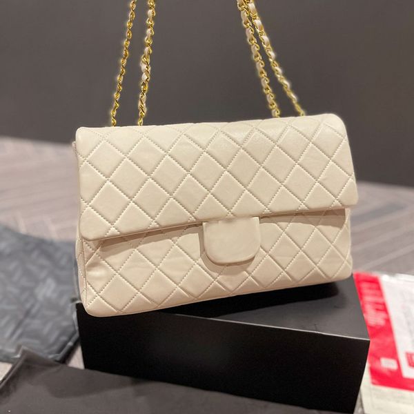 women luxury designer oversized tote bag lambskin diamond lattice quilted classic flap double chain shoulder bag large capacity shopping tra
women luxury designer oversized tote bag lambskin diamond lattice quilted classic flap double chain shoulder bag large capacity shopping tra