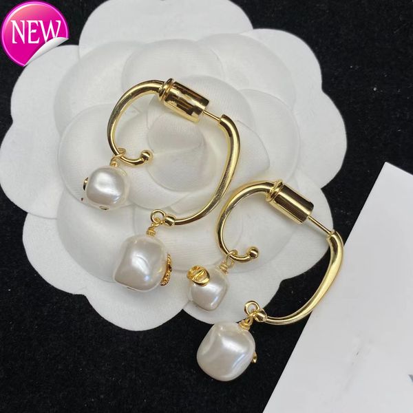 luxury brand design earrings d home gold cd letter diamond inlaid pearl earrings 2022 new net red star same, Golden;silver
luxury brand design earrings d home gold cd letter diamond inlaid pearl earrings 2022 new net red star same, Golden;silver