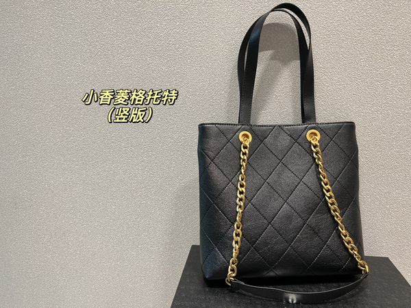 22ss ringtot bags vertical version old gold plated chain retro chain underarm leather carrying chain shoulder strap large capacity handbag s
22ss ringtot bags vertical version old gold plated chain retro chain underarm leather carrying chain shoulder strap large capacity handbag s