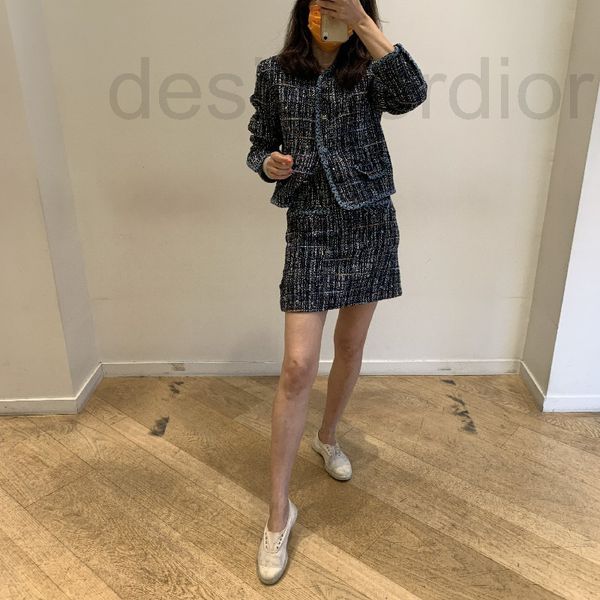 women's tracksuits designer fadan 2021 autumn and winter color matching round neck small fragrance coat women's tweed mixed short, Gray
women's tracksuits designer fadan 2021 autumn and winter color matching round neck small fragrance coat women's tweed mixed short, Gray