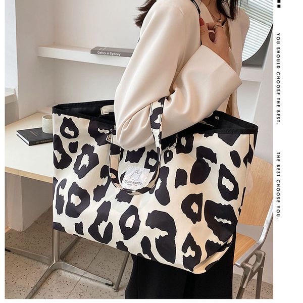 travel handbags duffel bags go out light and fashionable large travel short-term short-distance luggage
travel handbags duffel bags go out light and fashionable large travel short-term short-distance luggage