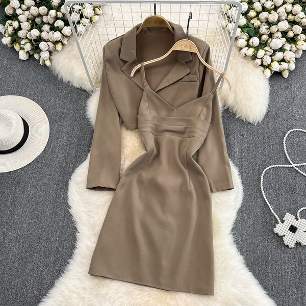 high level sensation street two-piece suit dress women's spring and autumn new fashion high waisted short coat suspender, Black;gray
high level sensation street two-piece suit dress women's spring and autumn new fashion high waisted short coat suspender, Black;gray