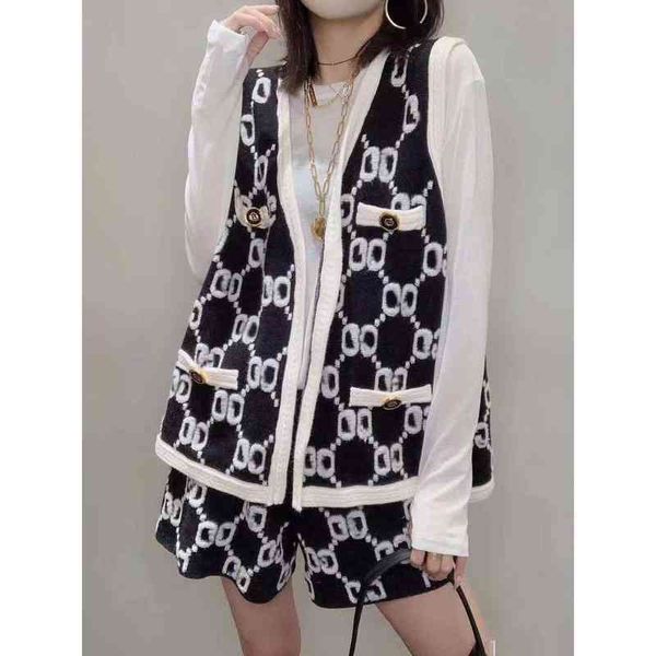 women's tracksuits autumn and winter new knitted set women's thin cardigan waistcoat loose shorts two-piece, Gray
women's tracksuits autumn and winter new knitted set women's thin cardigan waistcoat loose shorts two-piece, Gray