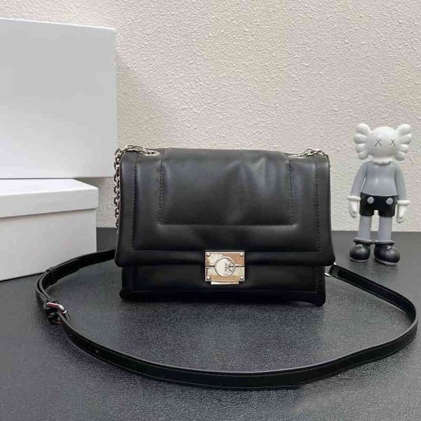luxury shoulder bags chain crossbody bag designer handbags women cowhide padded bag cross body clutch lady purses 220902
luxury shoulder bags chain crossbody bag designer handbags women cowhide padded bag cross body clutch lady purses 220902