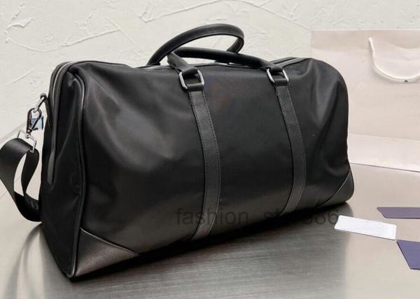 luxury nylon large capacity tote handbag women men travel bags famous classical shoulder designer duffel bags carry on luggage sbim xh0t
luxury nylon large capacity tote handbag women men travel bags famous classical shoulder designer duffel bags carry on luggage sbim xh0t