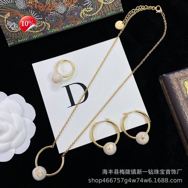 luxury design women's necklace d home / di new white cd pearl pendant earring ring fashion trend style personalized suit, Silver
luxury design women's necklace d home / di new white cd pearl pendant earring ring fashion trend style personalized suit, Silver