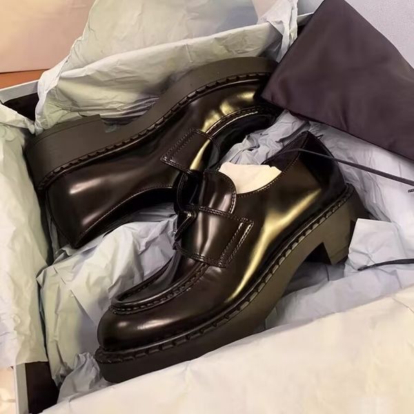 women shoes luxury designer prad brand dress shoe metal triangle monolith brushed leather loafers platform heel pointed and round toes eu35-
women shoes luxury designer prad brand dress shoe metal triangle monolith brushed leather loafers platform heel pointed and round toes eu35-