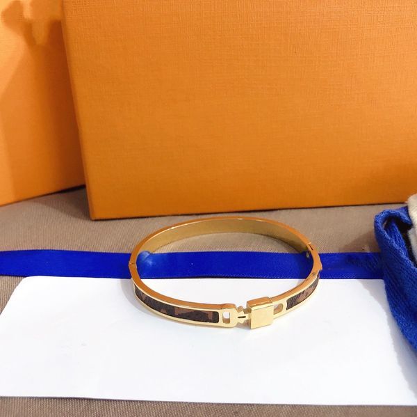 designer silver love bracelet men women gold bracelets chain fashion personality hip-hop, Golden;silver
designer silver love bracelet men women gold bracelets chain fashion personality hip-hop, Golden;silver
