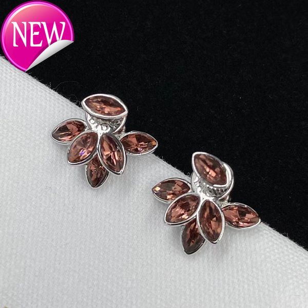 luxury brand design earrings d home / di leaf earrings simple and fashionable temperament women's net red live broadcast of the same, Golden;silver
luxury brand design earrings d home / di leaf earrings simple and fashionable temperament women's net red live broadcast of the same, Golden;silver