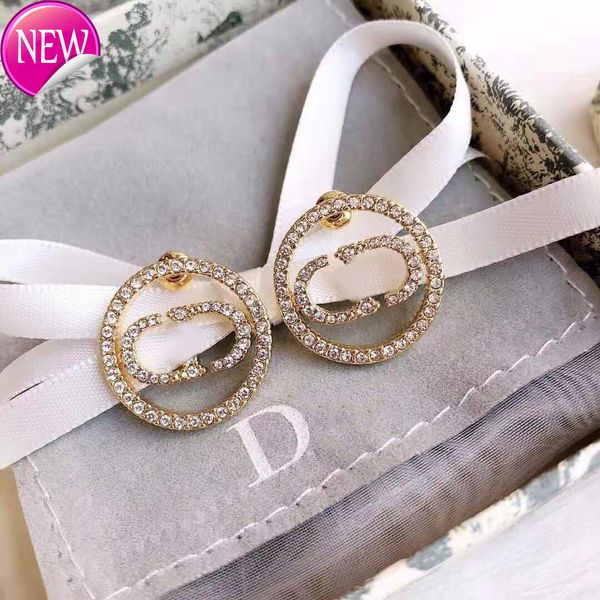 luxury brand design earrings d jia di / 2022 new net red pearl of the same type cd letter earrings, Golden;silver
luxury brand design earrings d jia di / 2022 new net red pearl of the same type cd letter earrings, Golden;silver