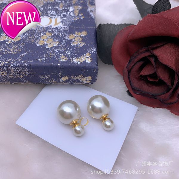 luxury brand design earrings d family new female pearl net red fashion same 925 silver needle high-end version light earrings, Golden;silver
luxury brand design earrings d family new female pearl net red fashion same 925 silver needle high-end version light earrings, Golden;silver