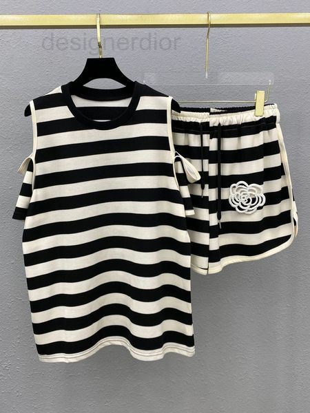 women's tracksuits designer off shoulder black and white stripe loose versatile t-shirt camellia elastic waist shorts fashion casual, Gray
women's tracksuits designer off shoulder black and white stripe loose versatile t-shirt camellia elastic waist shorts fashion casual, Gray