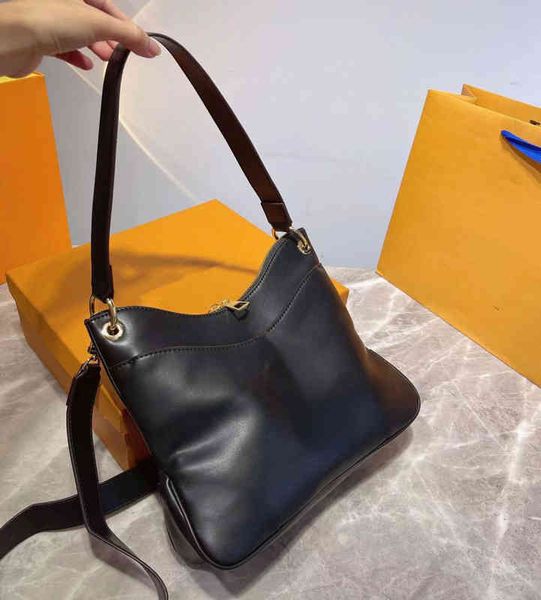cross body brand l bag 22 new style underarm tote single shoulder cross pendant french crescent hand bag
cross body brand l bag 22 new style underarm tote single shoulder cross pendant french crescent hand bag