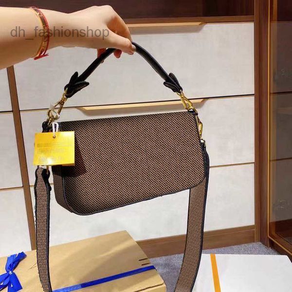 fashion baguette bags luxurys designers women famous vintage cowboy crossbody bags women shoulder bags 2023 new ladies handbags
fashion baguette bags luxurys designers women famous vintage cowboy crossbody bags women shoulder bags 2023 new ladies handbags