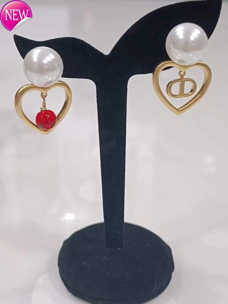 luxury brand design earrings d family / di new letter cd red beads love asymmetric pearl earrings women high sense, Golden;silver
luxury brand design earrings d family / di new letter cd red beads love asymmetric pearl earrings women high sense, Golden;silver