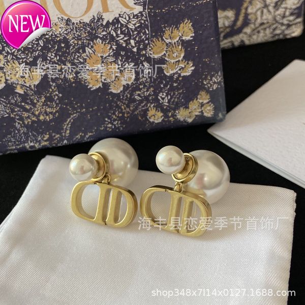 luxury brand design earrings classic women's s925 needle d family cd letter size pearl light fashion, Golden;silver
luxury brand design earrings classic women's s925 needle d family cd letter size pearl light fashion, Golden;silver