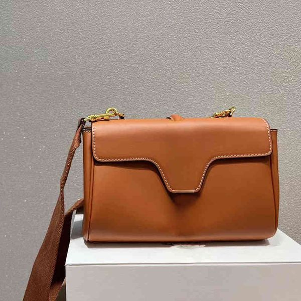 cross body brand ce bag 2022 new commuting bangs buckle small variance tote fabric wide belt single shoulder cross bag female
cross body brand ce bag 2022 new commuting bangs buckle small variance tote fabric wide belt single shoulder cross bag female