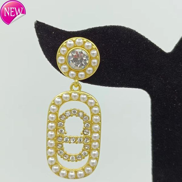 luxury brand design earrings d family / di family's new pearl female with diamond letters small fragrance celebrity light, Golden;silver
luxury brand design earrings d family / di family's new pearl female with diamond letters small fragrance celebrity light, Golden;silver