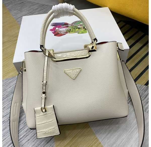 women tote bags cowhide shopping bag handbag high hobo fashion large bag beach luxurys designer travel crossbody shoulder handbags purses
women tote bags cowhide shopping bag handbag high hobo fashion large bag beach luxurys designer travel crossbody shoulder handbags purses