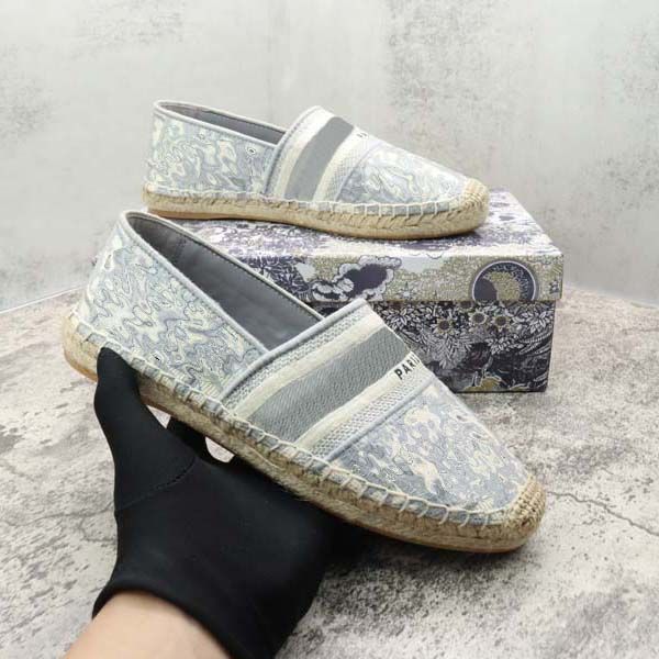 2022 new fisherman shoes women summer flat embroidery lazy one foot bao tau half slippers women wear
2022 new fisherman shoes women summer flat embroidery lazy one foot bao tau half slippers women wear