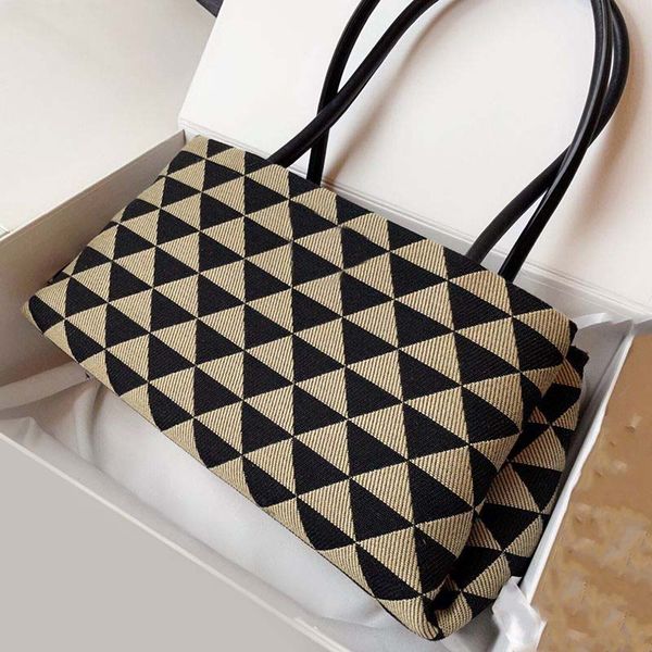 luxury designer bags ladies triangle symbol jacquards fabric handbag embroidered leather fashion messenger shoulder bag
luxury designer bags ladies triangle symbol jacquards fabric handbag embroidered leather fashion messenger shoulder bag