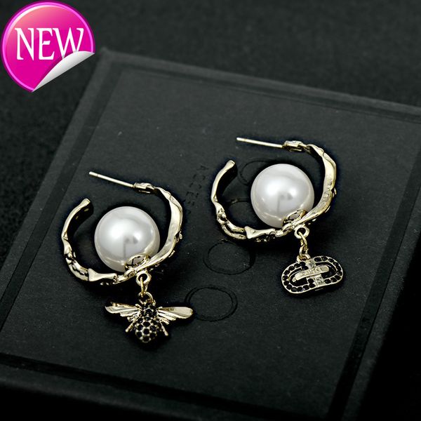 luxury brand design earrings irregular temperament earrings ab left and right asymmetric little bee d family minority female, Golden;silver
luxury brand design earrings irregular temperament earrings ab left and right asymmetric little bee d family minority female, Golden;silver