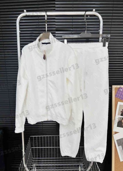 womens two pieces pants designer logo jacquard two piece sets luxury zip cardigan jacket and casual trousers suit, White
womens two pieces pants designer logo jacquard two piece sets luxury zip cardigan jacket and casual trousers suit, White