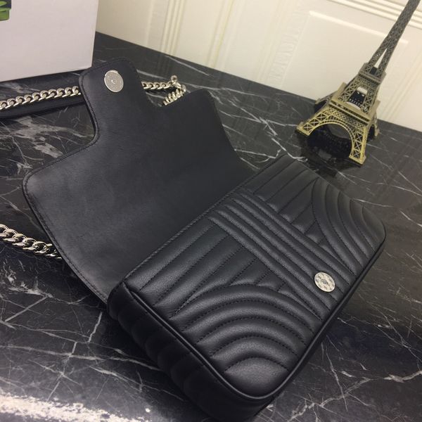 the new striped chain bag genuine leather shoulder bag lady's handbag simple temperament style, Black;red
the new striped chain bag genuine leather shoulder bag lady's handbag simple temperament style, Black;red