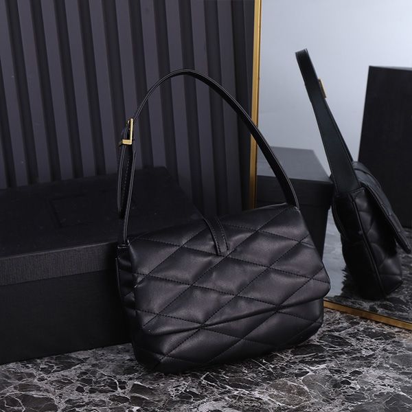 classic baguette bags leisure black white pleated metal letter shoulder bag vintage dinner packages bags fashion clutch handbags
classic baguette bags leisure black white pleated metal letter shoulder bag vintage dinner packages bags fashion clutch handbags