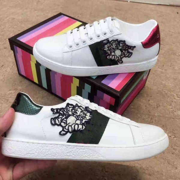 70% off designer women's luxury slippers spring little bee embroidered lace up flat sole sports and leisure couple's small white, Black
70% off designer women's luxury slippers spring little bee embroidered lace up flat sole sports and leisure couple's small white, Black