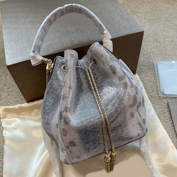 chain drawstring bright shoulder bags clutch handbags women leather tote bags designer messenger designer crossbody evening clutch 220902
chain drawstring bright shoulder bags clutch handbags women leather tote bags designer messenger designer crossbody evening clutch 220902