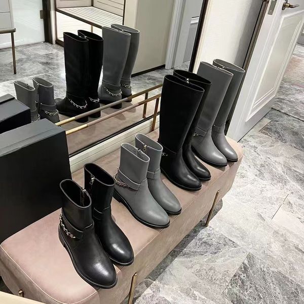 2022women's medium boots leather autumn winter chain side zipper flat heel small high tube thick heel and calf knight martins35-41, Black
2022women's medium boots leather autumn winter chain side zipper flat heel small high tube thick heel and calf knight martins35-41, Black
