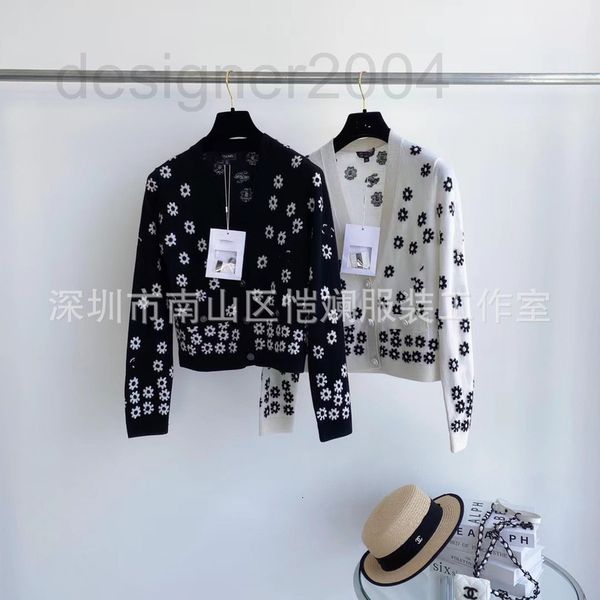 women's sweaters designer nanyou xiaoxiangfeng new spring and summer 2022 daisy jacquard knitted cashmere cardigan coat zwtf, White;black
women's sweaters designer nanyou xiaoxiangfeng new spring and summer 2022 daisy jacquard knitted cashmere cardigan coat zwtf, White;black