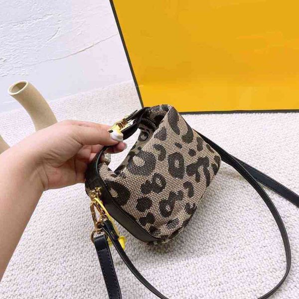 fen dyity luxuries designers bag fendacefends womens totes designer crossbody handbags women the tote bags onthego purses wallet woman handb
fen dyity luxuries designers bag fendacefends womens totes designer crossbody handbags women the tote bags onthego purses wallet woman handb