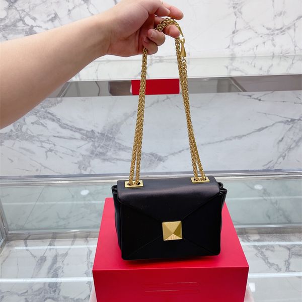 one stud designer bags shoulder chain bags luxury crossbody tote bag fashion flap small totes lady purse leather 5a quality
one stud designer bags shoulder chain bags luxury crossbody tote bag fashion flap small totes lady purse leather 5a quality