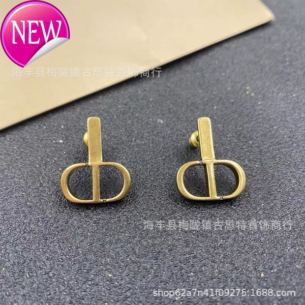 luxury brand design earrings d home / new cd letter hollow vertical bar smooth brass earrings women's fashion personality trend, Golden;silver
luxury brand design earrings d home / new cd letter hollow vertical bar smooth brass earrings women's fashion personality trend, Golden;silver