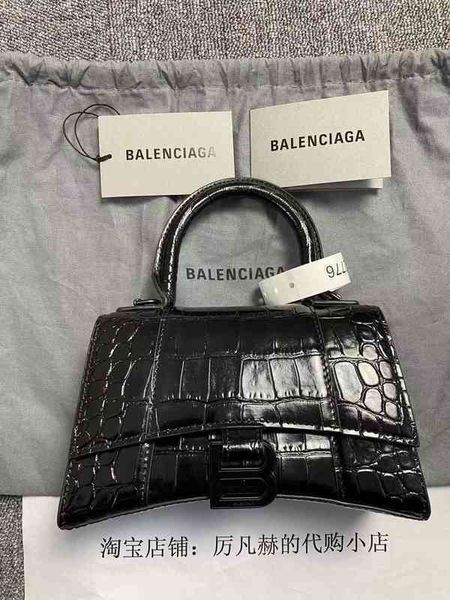 designer bags balencaigass handbag sliding leather livanh crocodile hourglassb shoulder strap xs tote bag
designer bags balencaigass handbag sliding leather livanh crocodile hourglassb shoulder strap xs tote bag