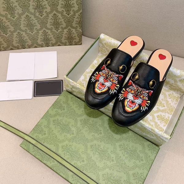 luxurious half slippers shoes designer woman loafers metal chain leather flat heel mules slides for women men with box, Black
luxurious half slippers shoes designer woman loafers metal chain leather flat heel mules slides for women men with box, Black