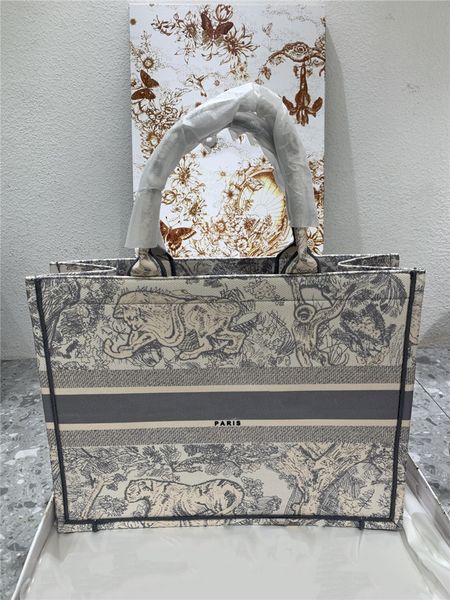 designer luxury retro embroidery tiger evening bags dinosaur tote bag utility crossbody saddle flap handbags designers shoulder bags fashion
designer luxury retro embroidery tiger evening bags dinosaur tote bag utility crossbody saddle flap handbags designers shoulder bags fashion