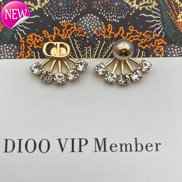 luxury brand design earrings d family / di cd letter with diamond studded fan-shaped earrings women's fashion, Golden;silver
luxury brand design earrings d family / di cd letter with diamond studded fan-shaped earrings women's fashion, Golden;silver