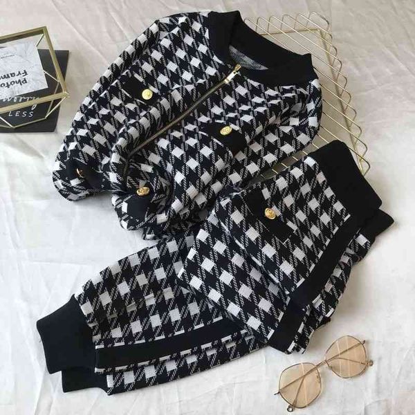 women's tracksuits black and white thous bird plaid leisure wide leg lantern pants women's autumn winter two piece, Gray
women's tracksuits black and white thous bird plaid leisure wide leg lantern pants women's autumn winter two piece, Gray