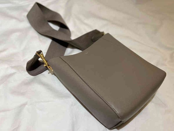 shopping bags wide shoulder straps bags tote women handbag leather designer crossbody female inside pocket and bladder bucket 220302
shopping bags wide shoulder straps bags tote women handbag leather designer crossbody female inside pocket and bladder bucket 220302