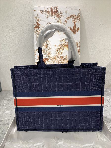 designer luxury retro embroidery crocodile tote bag dinosaur utility crossbody evening bags saddle flap handbags designers shoulder bags fas
designer luxury retro embroidery crocodile tote bag dinosaur utility crossbody evening bags saddle flap handbags designers shoulder bags fas