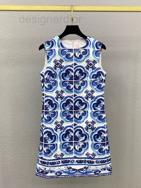 casual dresses designer 22 summer new heavy industry jacquard relief blue and white porcelain pattern sleeveless vest skirt elegant round ne, Black;gray
casual dresses designer 22 summer new heavy industry jacquard relief blue and white porcelain pattern sleeveless vest skirt elegant round ne, Black;gray