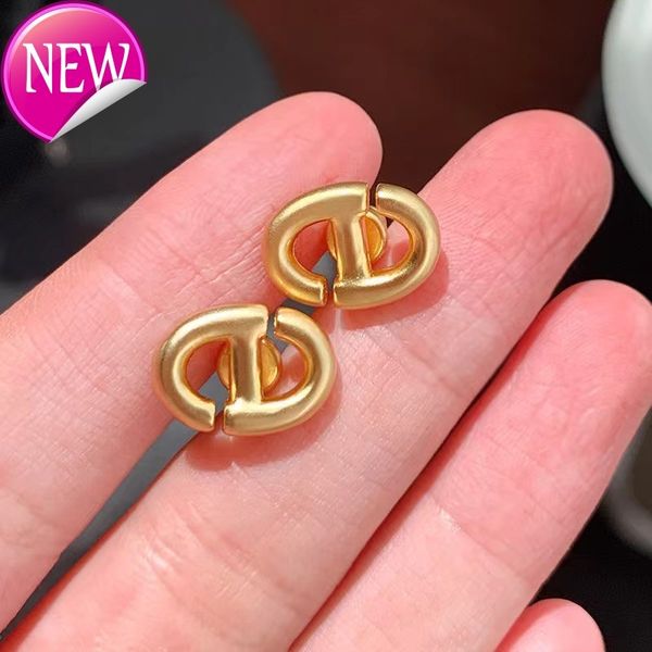 luxury brand design earrings d family classic edition letter cd earrings women's fashion simple and compact light accessories, Golden;silver
luxury brand design earrings d family classic edition letter cd earrings women's fashion simple and compact light accessories, Golden;silver
