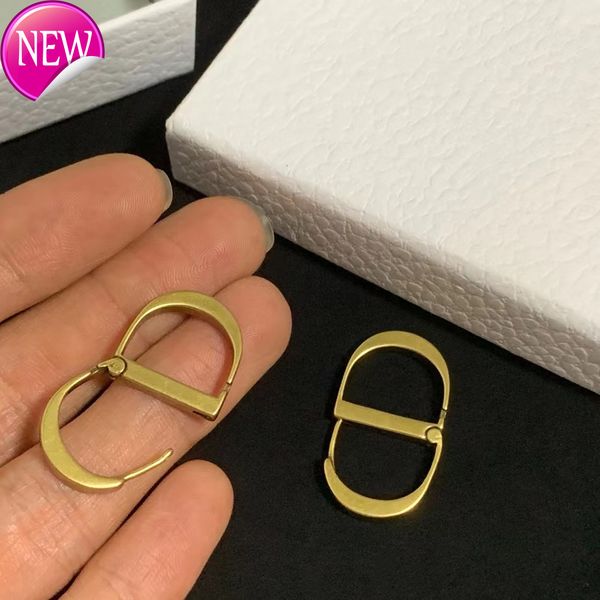 luxury brand design earrings d family di letter cd earrings femininity advanced sense simple fashion hollow female, Golden;silver
luxury brand design earrings d family di letter cd earrings femininity advanced sense simple fashion hollow female, Golden;silver