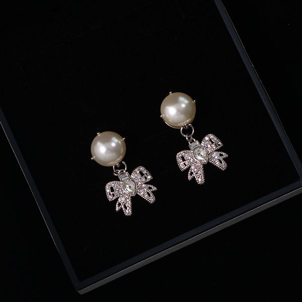 2022 new cute bowknot designer earrings stud for women sweet bow shining crystal diamond luxury brand ear rings earring jewelry, Golden;silver
2022 new cute bowknot designer earrings stud for women sweet bow shining crystal diamond luxury brand ear rings earring jewelry, Golden;silver