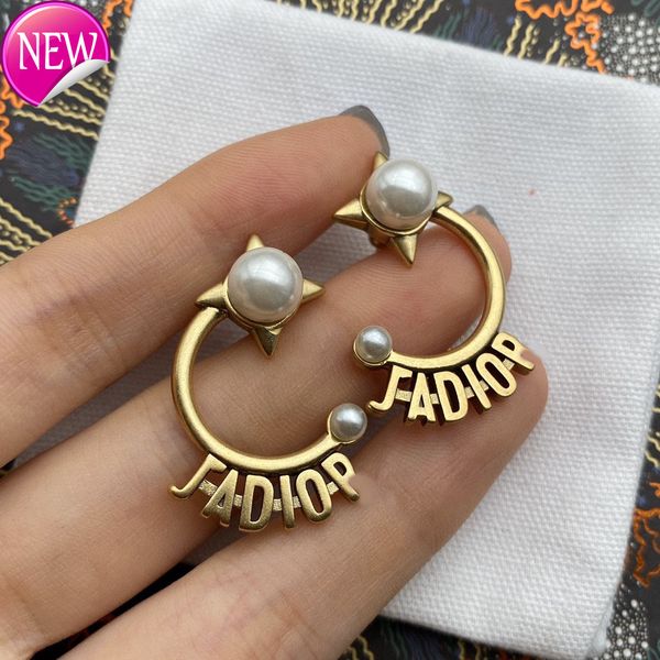 luxury brand design earrings d jia di new cd letter pearl 925 silver needle high-end version simple fashion, Golden;silver
luxury brand design earrings d jia di new cd letter pearl 925 silver needle high-end version simple fashion, Golden;silver