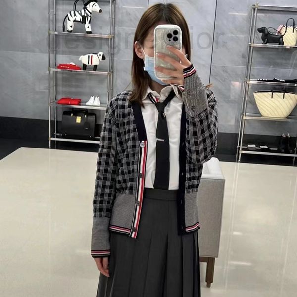 women's sweaters designer fadan tb home 22 summer autumn new british style checkerboard stripe color matching thin v-neck cardigan knit, White;black
women's sweaters designer fadan tb home 22 summer autumn new british style checkerboard stripe color matching thin v-neck cardigan knit, White;black