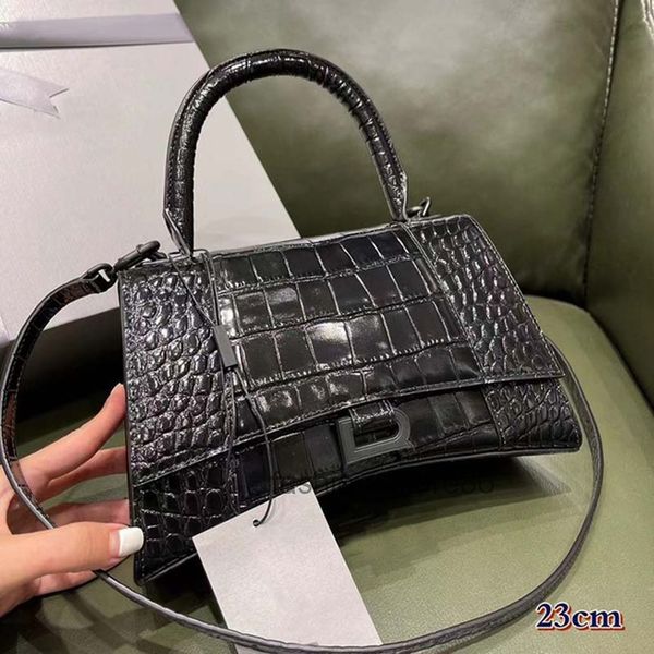 luxurys designers fashion bags handbag women leather shoulder bag large capacity chain messenger pillow handbags high grade versatile textur
luxurys designers fashion bags handbag women leather shoulder bag large capacity chain messenger pillow handbags high grade versatile textur
